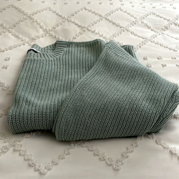 Hollister pale green sweater - Picture 3 of 5